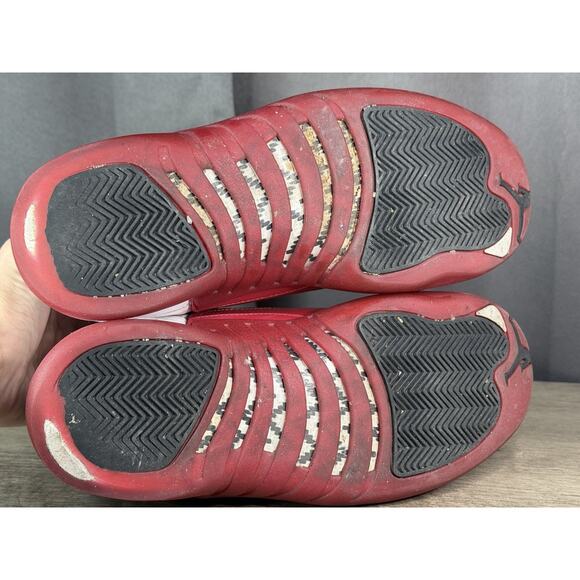 Air Jordan 12 Retro Cherry 2009 Size 9.5 Pre-owned no insole and laces - Picture 6 of 9